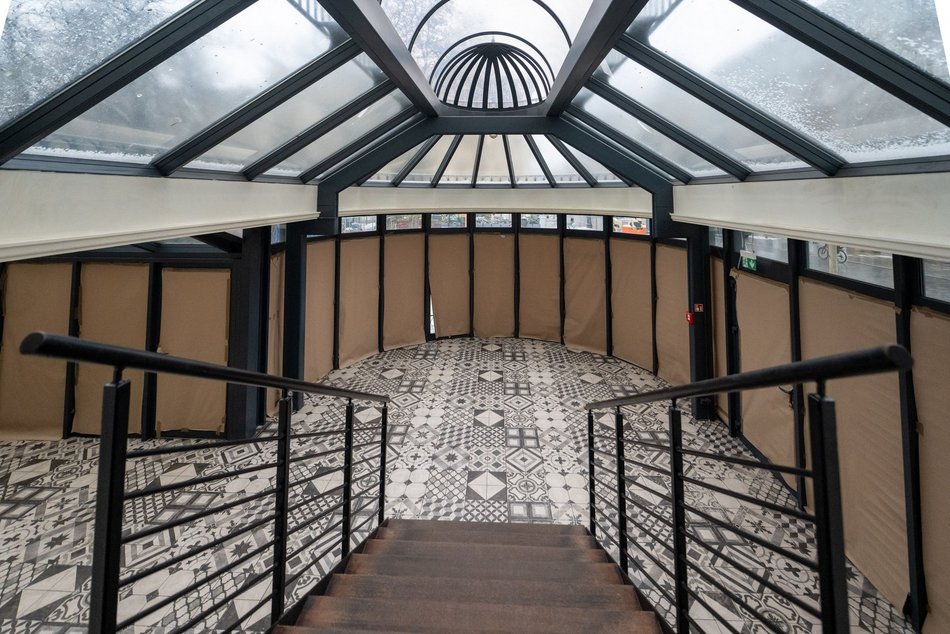 Łódź. Piotrkowska 77 w Łodzi. Kamienica na sprzedaż. Wnętrza i z zewnątrz