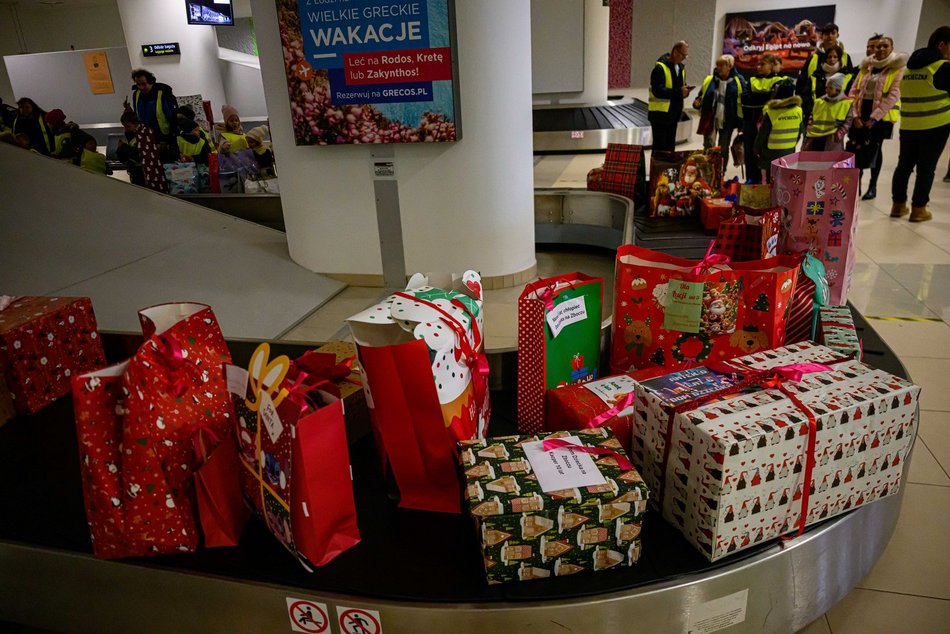 Mikołaj przyleciał helikopterem na lotnisko w Łodzi