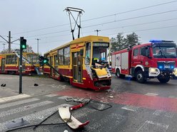 Tramwaj MPK Łódź stratowany przez ciężarówkę