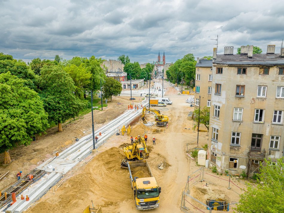 robotnicy pracujący przy remoncie ulicy