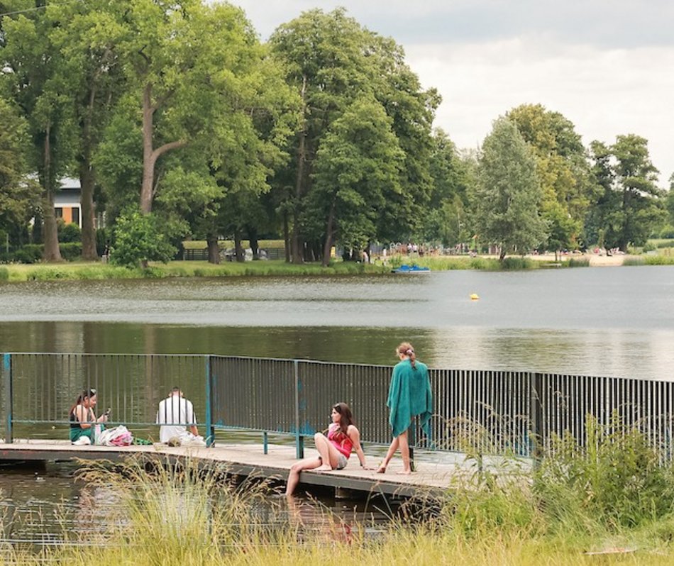 Łódź. Cisza i spokój na Stawach Stefańskiego w Łodzi. Idealne miejsce na niedzielne popołudnie