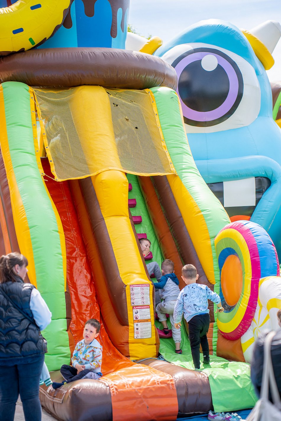 Łódź. Miasteczko dmuchańców w parku Podolskim. Najlepsza zabawa dla dzieci