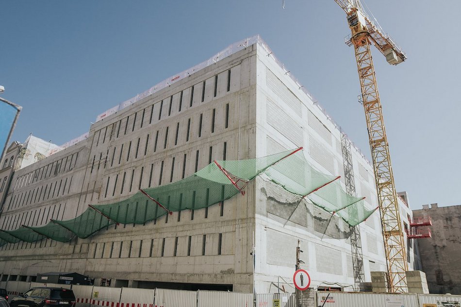 Łódź. Budowa parkingów wielopoziomowych w Łodzi. Powstają kolejne piętra. Kiedy koniec prac?