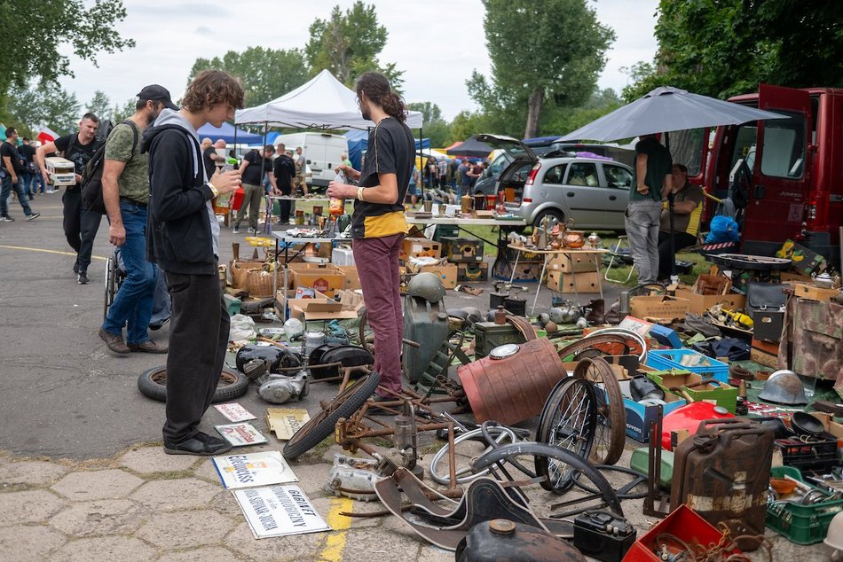 Łódź. Moto Weteran Bazar w Łodzi. Prawdziwy raj dla kolekcjonerów zabytkowych pojazdów