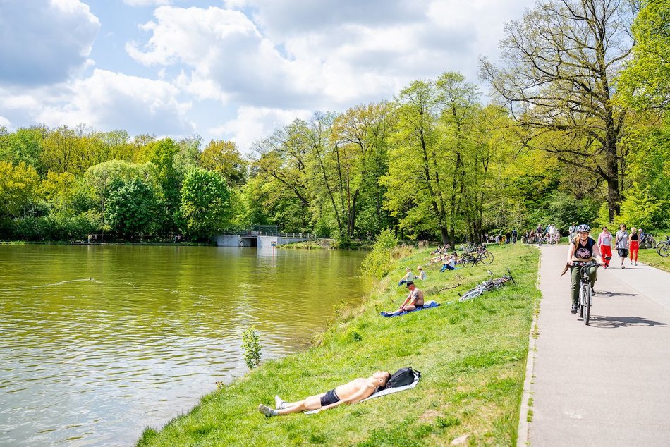 Łódź. Piknik w Arturówku. Łodzianie rozpoczęli majówkę 2025 nad wodą