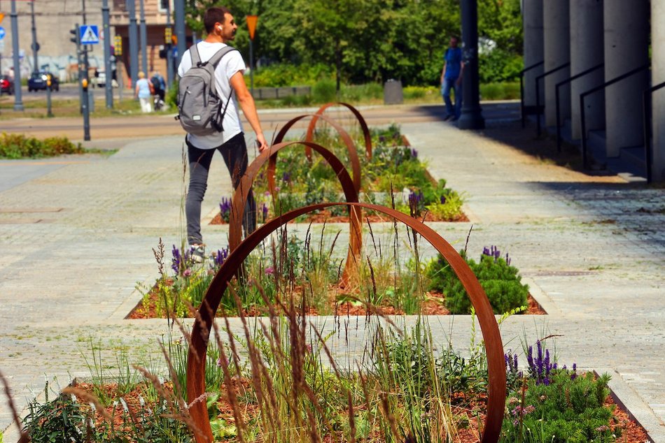 Łódź. Zieleń przy Bramie Miasta w Łodzi. Chwila oddechu w samym centrum