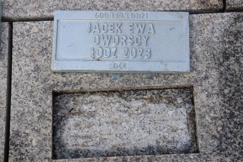 montaż kostek na placu