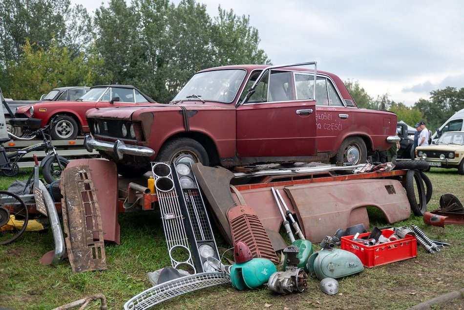 Łódź. Moto Weteran Bazar w Łodzi. Prawdziwy raj dla kolekcjonerów zabytkowych pojazdów