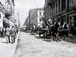 Łódź. Drogi w dawnej Łodzi. Z czego je budowano, jak je konserwowano i jakie stwarzały problemy?