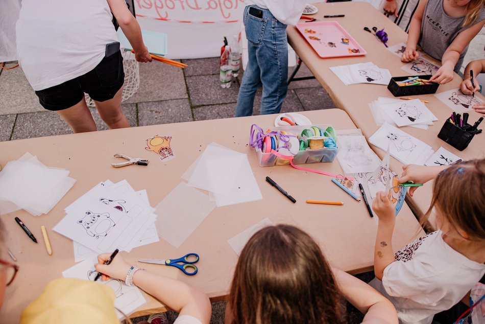 Łódź. Miejski Dzień Dziecka 2025 w Łodzi. Majka Jeżowska, dmuchańce i pokazy [ZDJĘCIA]