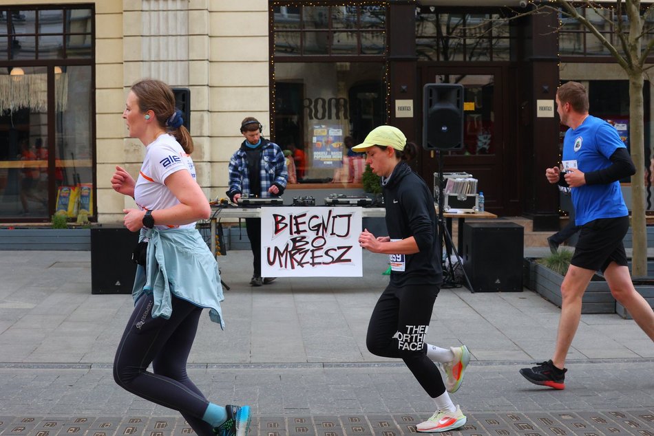Łódź. DOZ Maraton Łódź 2026. Brałeś udział w biegu na 10 km? Znajdź się na zdjęciach!