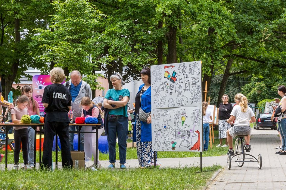 Wesoły Dzień Dziecka na Teofilowie. Szczudlarze, warsztaty cyrkowe, animacje i dobra zabawa!