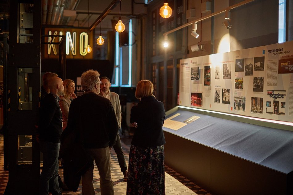 Łódź. Narodowe Centrum Kultury Filmowej w Łodzi dla seniorów. Kino, kawa i kawał historii!
