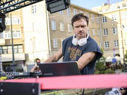 Łódź. Parada Wolności 2025 w Łodzi rozpoczęta. Wielkie tłumy już na samym początku imprezy!