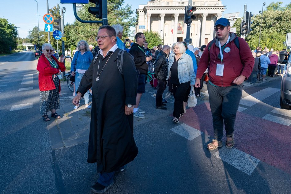 Łódź. Ruszyła 100. Piesza Pielgrzymka Łódzka na Jasną Górę. Maszeruje ponad 200 pątników!