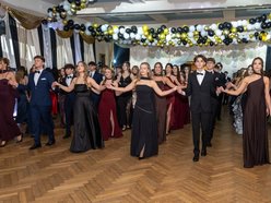 Łódź. Studniówka XXVI LO w Łodzi. Ależ oni zatańczyli... i jak pięknie wyglądali!