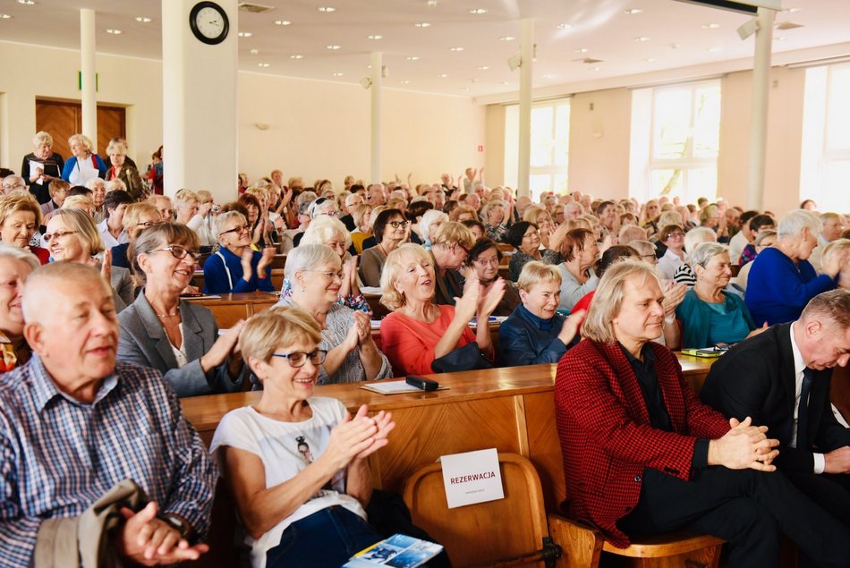 Łódź. seniorzy biją brawo