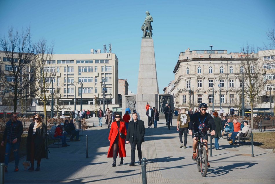 Wiosna w Łodzi! Piotrkowska i Plac Wolności pełne spacerowiczów!
