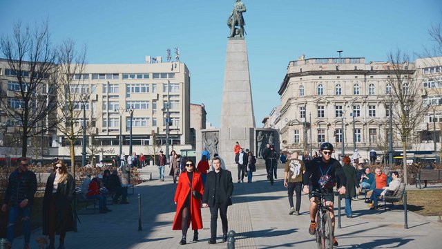 Wiosna w Łodzi! Piotrkowska i Plac Wolności pełne spacerowiczów! [ZDJĘCIA]