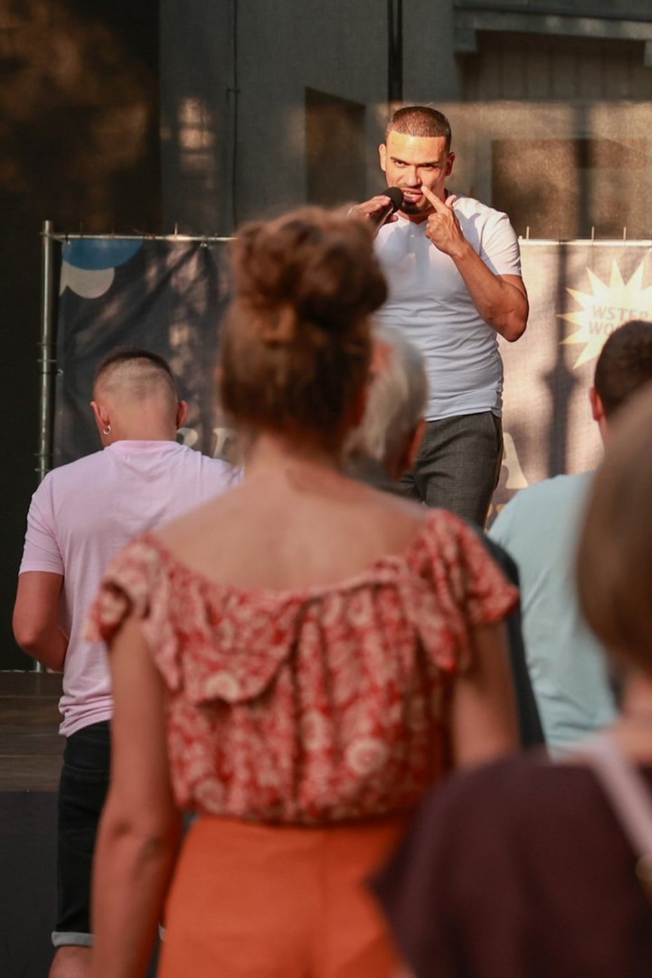 Łódź. Niedzielna potańcówka przy Piotrkowskiej. Taneczny wieczór łodzian