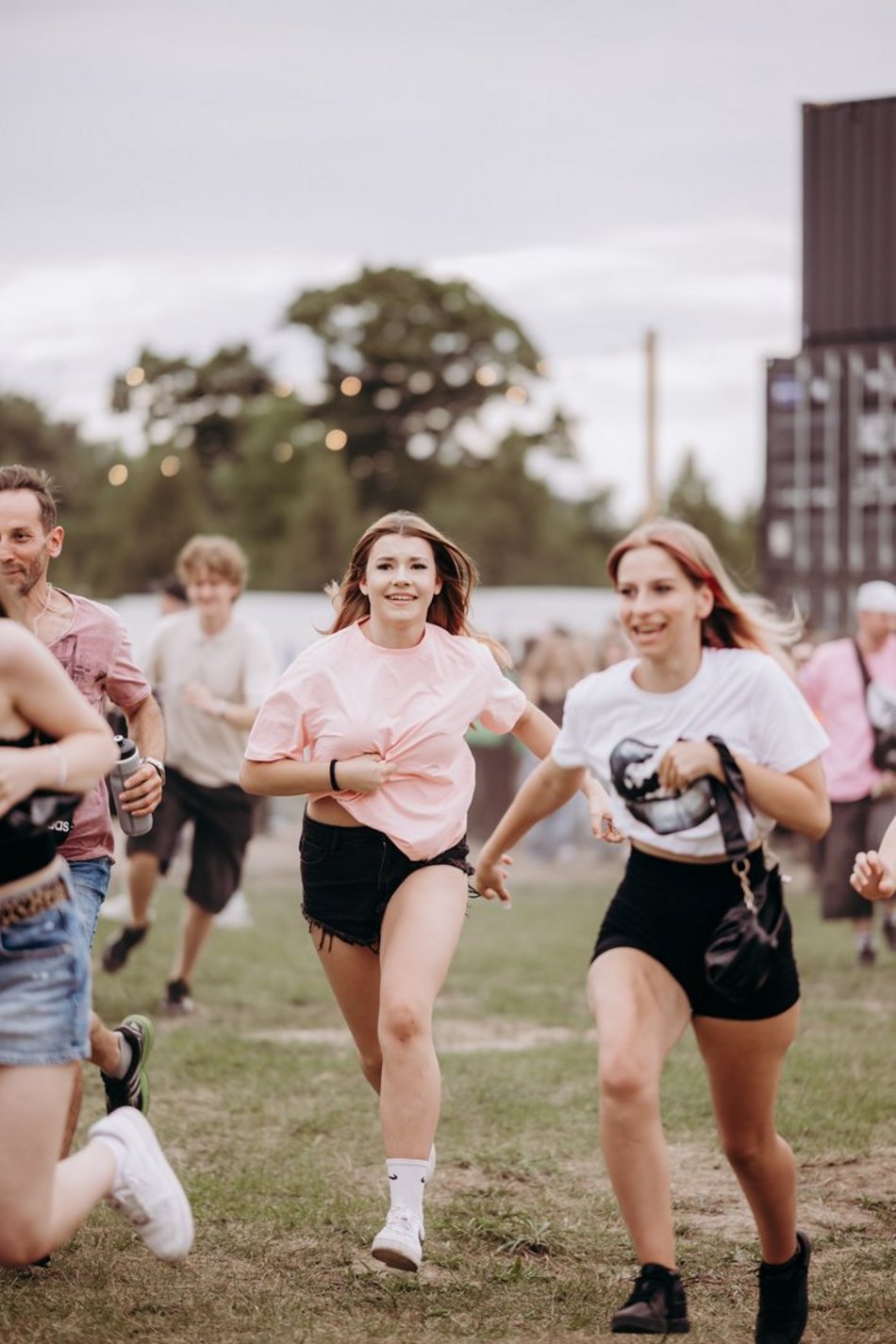 Łódź Summer Festival 2025 wystartował! Otwarcie bram i tłumy biegnące pod scenę!