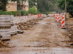 Łódź. Trwa budowa nowej nawierzchni na Gandhiego