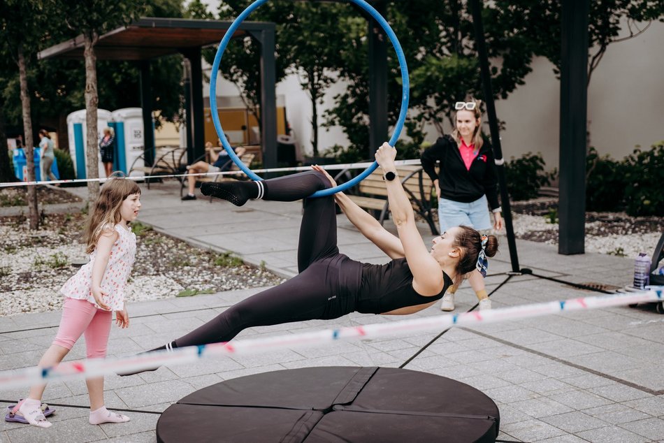 dzieci podczas zabawy