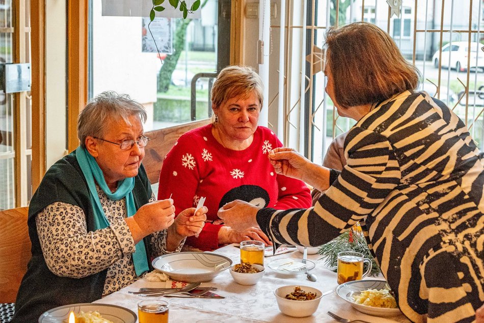 Seniorzy z Domów Dziennego Pobytu w Łodzi obdarowani przez harcerzy!