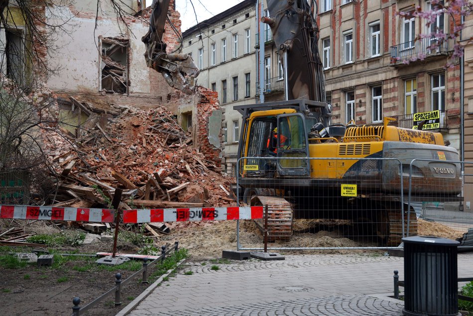 Od kwietnia do września w Łodzi wyburzonych ma zostać niemal 50 budynków