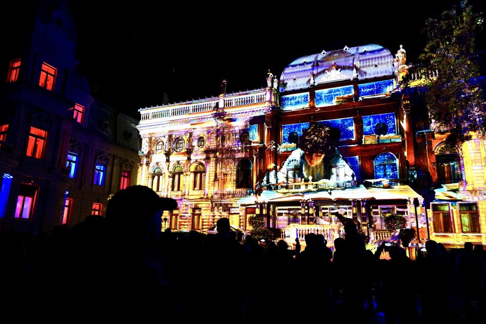 TOP 25 zdjęć z pierwszego dnia Light Move Festival 2025 Łódź. W sam raz na tapetę!