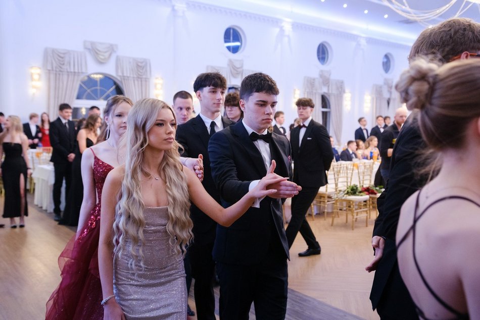 Studniówka XV w Łodzi. Niezapomniane chwile i piękne wspomnienia