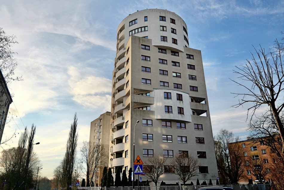 Jedyny taki apartamentowiec w Łodzi. Kiedyś synonim luksusu i... statusu