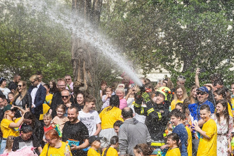 Bitwa wodna na Manhattanie w Łodzi. Śmigus-dyngus pełną parą!