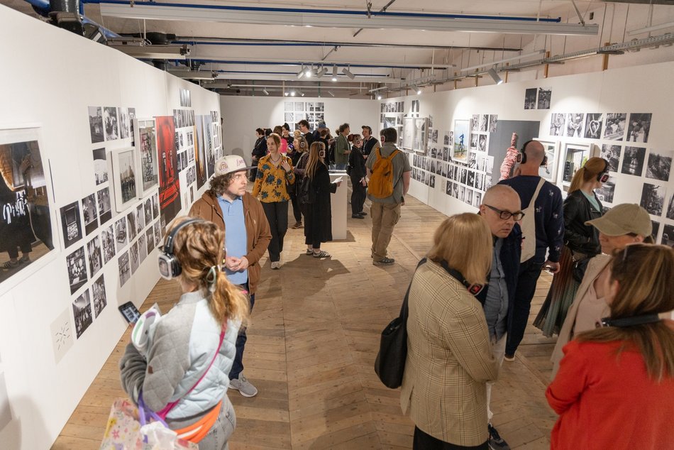 Łódź. Fotofestiwal 2025 w Łodzi rozpoczęty. Tłumy na inauguracji