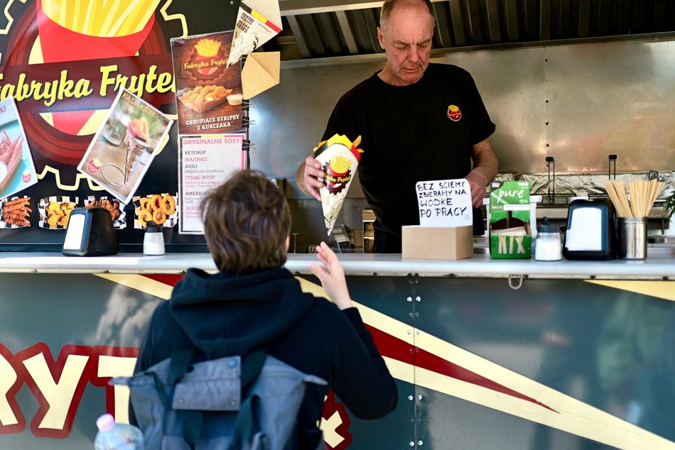 Łódź. Zlot food trucków w EC1 Łódź. Nie chce Ci się gotować? Koniecznie tam zajrzyj!