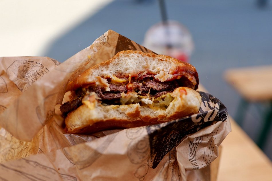 Łódź. Zlot food trucków w EC1 Łódź. Nie chce Ci się gotować? Koniecznie tam zajrzyj!