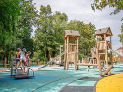 Łódź. Tematyczne place zabaw w Łodzi. Rejs statkiem, lot samolotem, walka ze smokiem, gra w piłkę i więcej