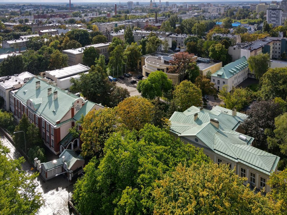 Szkoła filmowa z lotu ptaka