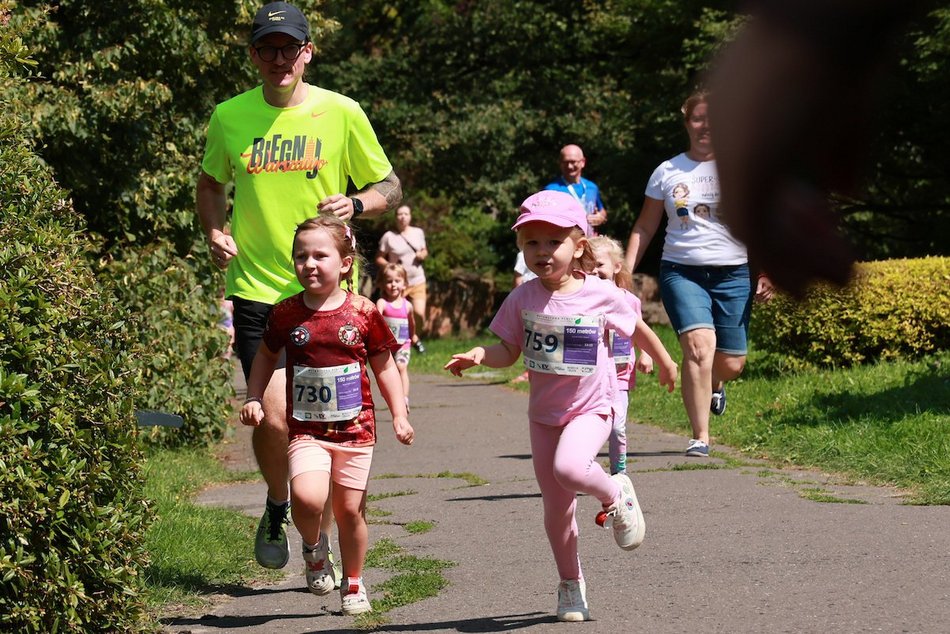 Łódź. Botaniczna Piątka w Ogrodzie Botanicznym w Łodzi. Biegowe emocje i pozytywna energia