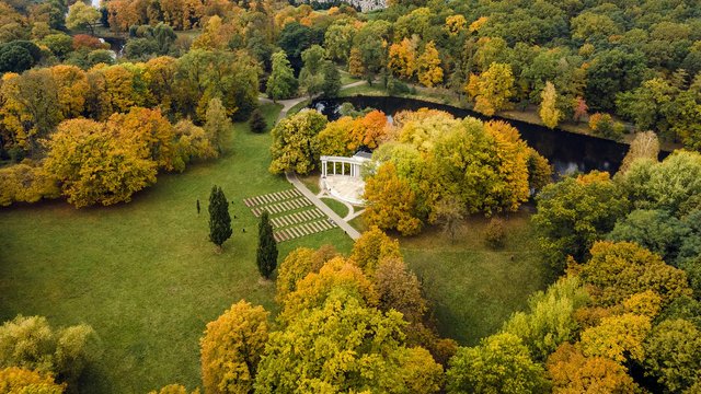 Muzyczny początek jesieni w Parku Julianowskim w Łodzi. Wybierz się na klimatyczny koncert