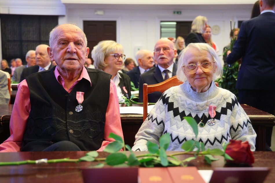 Łódź. Medale za długoletnie pożycie małżeńskie. Rekordziści są razem od 66 lat!