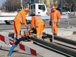 Remonty ulic w Łodzi po zimowej przerwie. Drogowcy wrócili i pracują pełną parą