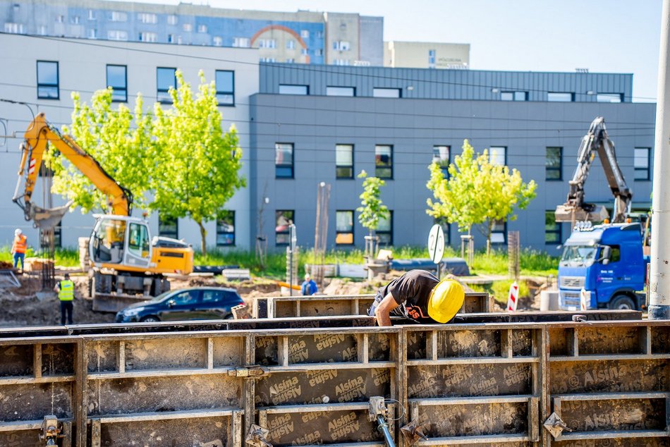 Budowa kładek nad Wyszyńskiego w Łodzi. Najnowsze postępy i zmiany w ruchu