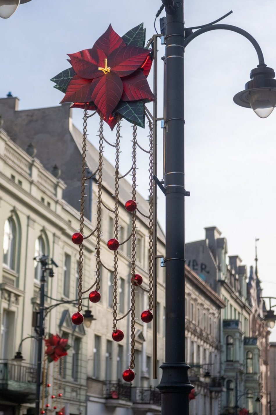 Łódź. Coraz bliżej Święta! Na Piotrkowskiej w Łodzi pojawiły się już pierwsze dekoracje
