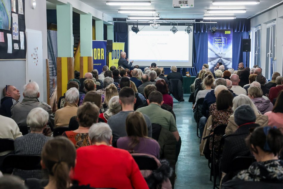 Łódź. Kolej Dużych Prędkości w Łodzi. Pełna sala na spotkaniu z inwestorem i wykonawcą