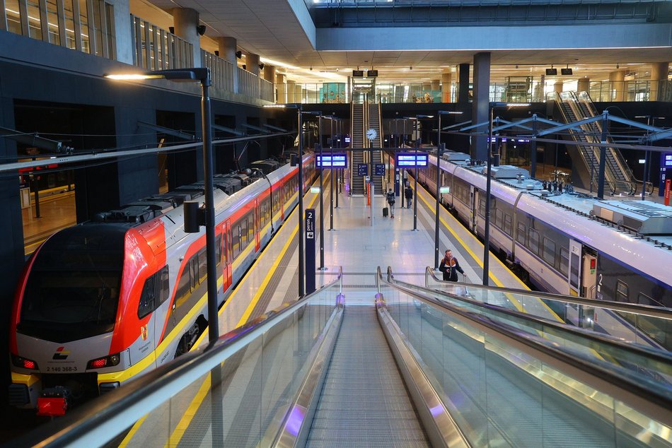 Łódź. Pociąg Łódzkiej Kolei Aglomeracyjnej (ŁKA)