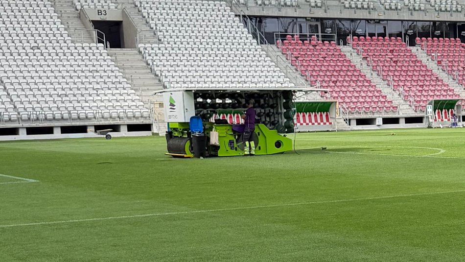 Łódź. Murawa na stadionie ŁKS Łódź