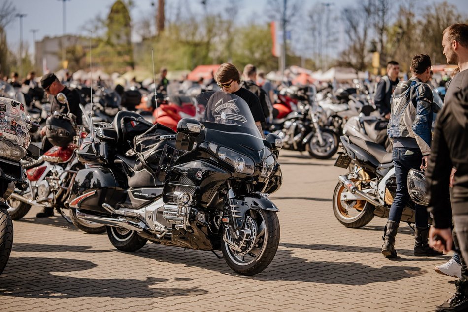 Łódź. Motocykliści opanowali Łódź! Otwarcie sezonu pod Atlas Areną i parada przez miasto