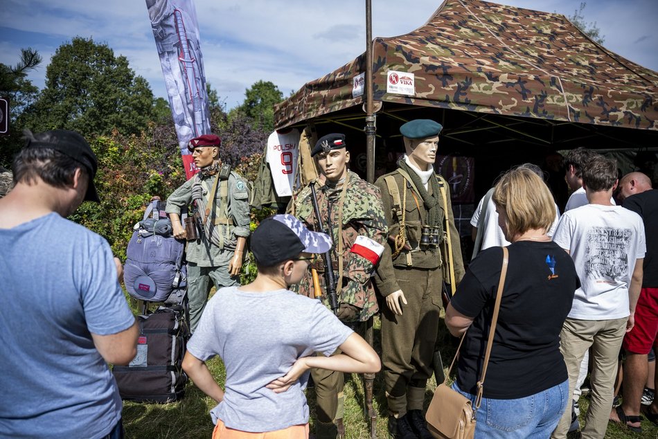 Piknik militarny w parku Helenów