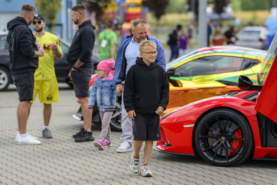 Ale auta pod Atlas Areną w Łodzi. Europejski zlot aut sportowych